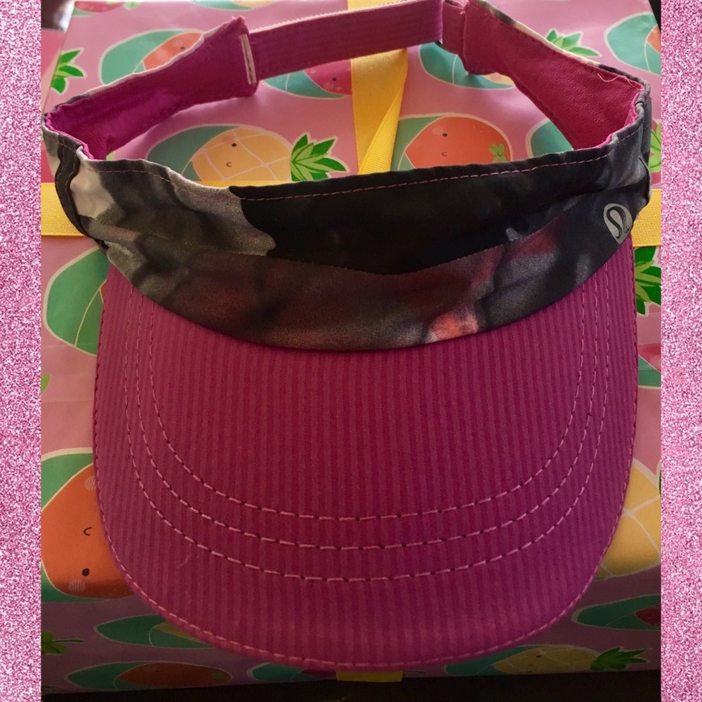 💕New without tags Lululemon visor💕